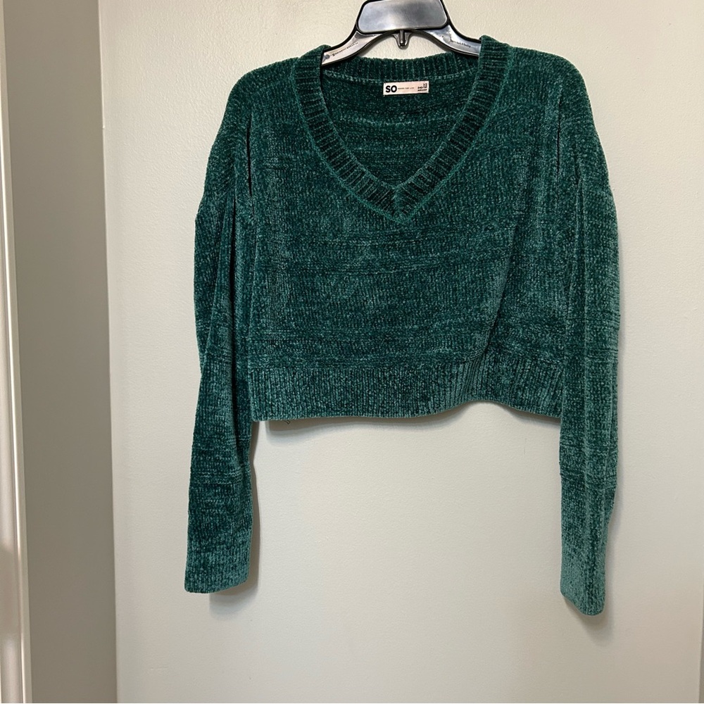 Juniors' SO V-Neck Chenille Pullover Sweater in emerald green XS